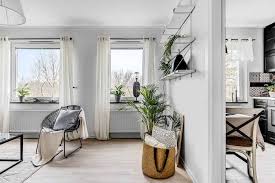 Une Chambre Rouge Passionnee Et Du Papier Peint Pour Un Appartement Au Design Audacieux Showroom Chambre Deco 2020