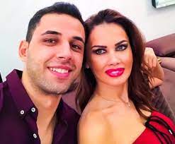 A dat interviuri, a devenit nostalgica, desi recunoaste ca ar fi fost mult mai simplu daca in tot acest timp, sotul ei isi vedea linistit de afaceri. Oana Zavoranu Data De Gol De Sotul Ei A Iesit Urgie Wowbiz