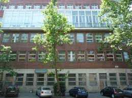 Mester utca ligt op 2 kilometer belangrijkste straat in de wijk ferencváros , boedapest , hongarije. Ix Kerulet Ferencvaros Mester Utcai Kozponti Szakrendelo