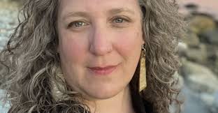 Amanda Peters's Instagram, Twitter & Facebook