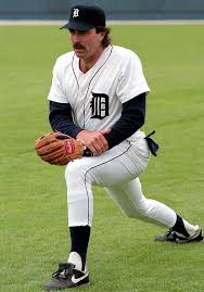 Tom Selleck Works Out With His Beloved Detroit Tigers In The 1980s Detroitathleticclub Selleck Detroit Tigers Baseball Detroit Sports