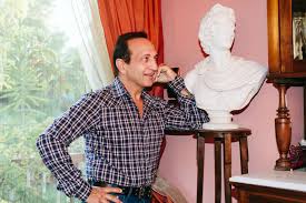 Την είδηση επιβεβαίωσε ο ίδιος ο ηθοποιός με σχετική δημοσίευση στο. O Spyros Mpimpilas Einai Poly Perissotera Pragmata Ap Osa Nomizeis Lifo