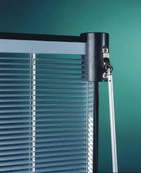 Die kosten schallschutzfenster klasse 5 sind natürlich günstiger als die fenster schallschutzklasse 6 preise. Glasintegrierter Sonnenschutz Bewegliche Systeme Sonnenschutz Verglasungen Baunetz Wissen