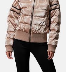 Longue doudoune dorée avec fausse fourrure pour un hiver confortable et tendance. Deux Scepticisme Oriental Doudoune C A Femme Lespeillasses Com