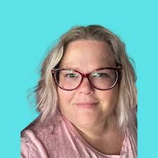 Kelly Bothwell's Instagram, Twitter & Facebook