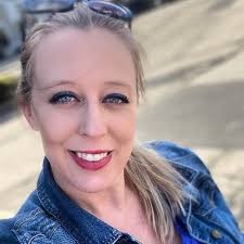 Kim Haight's Instagram, Twitter & Facebook