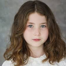 Eliza Riley's Instagram, Twitter & Facebook