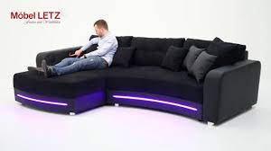 Unsere modelle sind überwiegend mit verstellbaren kopfstützen und sehr schönen lichtelementen ausgestattet. Job Laredo Sofa Mit Led Beleuchtung Und Soundsystem Youtube