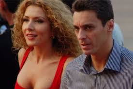 Vasilică 2014 a ajuns în sfârşit acasă, la patru zile de când a venit pe lume. What Could Mircea Badea Do For His Girlfriend Carmen Bruma In The Middle Of The Street The Moderator Of Antena 3 Caught Everyone S Attention
