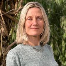 Proud of myself! Another chapter closed last week when I picked up my  master diploma. 👨‍🎓 This concludes two years of hard work. For the  following four months, I'll be taking some