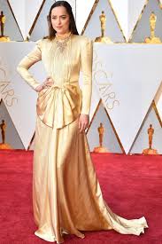 Dakota johnson wore gucci to attend the green carpet fashion awards 2017. Dakota Johnson Wears Victorian Dress To The 2017 Oscars Dakota Johnson Academy Awards Red Carpet