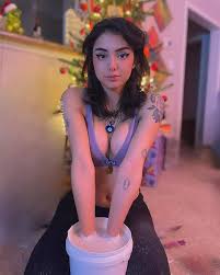 Shea Briar - Free nude pics, galleries & more at Babepedia