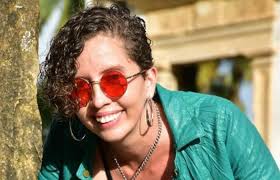 Oitava edição do Sarau da Liberdade traz poesia interativa e show de Laura  Sivini