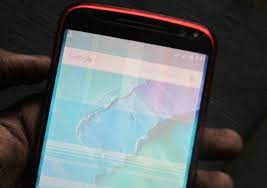 Whenever i get a text message my phone announces who it's from, read the message, and then open messages. How To Fix Phone Screen Display Glitching Flickering Flashing