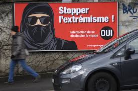 51.21% of swiss voters on sunday decided to outlaw face coverings or the burqa and niqab worn by islamic women in public. Voile Integral L Essentiel De La Votation En 5 Questions
