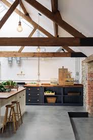 Les 18 Plus Belles Renovations De Longere Qui En Jettent Renovation Vieille Maison Salle A Manger De Ferme Interieur Moderne De Cuisine