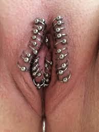 Pussy-Porn-Female-Genital-Piercing-Labia-Clit-007.jpg | MOTHERLESS.COM ™