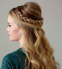 Tresse, chignon ou ponytail ? 10 Idees De Coiffures De Mariage Pour Cheveux Mi Longs