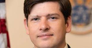 Simington Signals He's Staying Put At FCC, Bringing New Staff Onto His  Team.