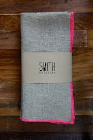 Set Of 4 Linen Napkins Neon 40 00 Via Etsy Linge De Maison Idee Couture Serviette De Table