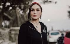 Agama sara wijayanto dan keluarga atau sara wijayanto agama : Biodata Sara Wijayanto Lengkap Umur Dan Agama Praktisi Supranatural