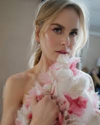 Amanda Skaff's Instagram, Twitter & Facebook