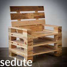 I tavoli realizzati con i pallet sono forse i pionieri tra le idee di riciclo creativo di questo particolare materiale. Arredamento In Pallet Mobili Con Bancali Riciclati