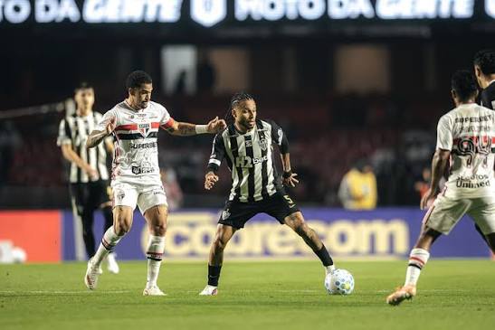 S&atilde;o Paulo vence o Atl&eacute;tico e se afasta do Z4 do Brasileir&atilde;o