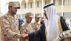 التقى‭ ‬سعادة‭ ‬قائد‭ ‬كلية‭ ‬الملك‭ ‬خالد‭ ‬العسكرية‭ ‬المكلف‭ ‬اللواء‭ ‬محمد‭ ‬بن‭ ‬مرزوق‭ ‬الحبابي،‭ ‬يوم‭ ‬الاثنين‭ ‬8‭ ‬ربيع‭ ‬الآخر‭ ‬1442هـ،‭ ‬دورة‭ ‬جديدة‭ ‬من‭ ‬الطلاب‭ ‬المستجدين‭ ‬للعام‭ ‬الدراسي‭ ‬1442‭/‬1441هـ،‭ ‬وهي‭ ‬تمثل. ÙˆØ²ÙŠØ± Ø§Ù„Ø­Ø±Ø³ Ø§Ù„ÙˆØ·Ù†ÙŠ Ø§Ù„Ø³Ø¹ÙˆØ¯ÙŠ ÙŠÙ„ØªÙ‚ÙŠ Ø¨Ø®Ø±ÙŠØ¬ÙŠ ÙƒÙ„ÙŠØ© Ø§Ù„Ù…Ù„Ùƒ Ø®Ø§Ù„Ø¯ Ø§Ù„Ø¹Ø³ÙƒØ±ÙŠØ©