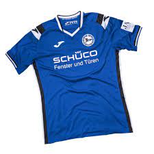 Arminia bielefeld's 2021 special edition shirt features blue and white halves on its front separated by a diagonal border. Arminia Bielefeld Jersey 2018 19