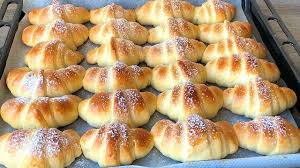 Leckere Rezepte Watte Hornchen Extra Weich Und Fluffig Hefekuchen Rezept Lebensmittel Essen Hornchen Rezept