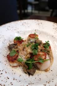 Dans ces restaurants, l'offre de viande la plus généralisée est le bœuf grillé, même si on y trouve aussi au menu du porc, de l'agneau, des volailles, du gibier, voire quelques plats de poisson ou de fruits de mer. Un Dejeuner Bistronomique A L Escient Paris 17e Le Blog De Lili