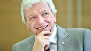 Nachfolger als regierungschef in wiesbaden soll offenbar innenminister volker bouffier werden. Corona Ministerprasident Bouffier Ist Dagegen Alle Veranstaltungen Abzusagen Fulda