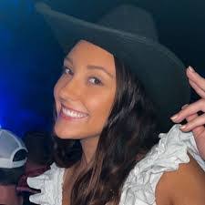 Kayla Ellison's Instagram, Twitter & Facebook