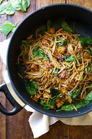Black Pepper Stir Fried Noodles Pinch Of Yum Recipe Recipes Cooking Recipes Vegetarian Dishes