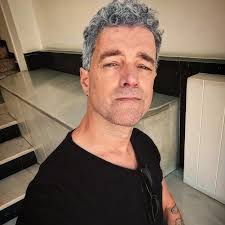 No es IA, son los años... 👴🏻👴🏻👴🏻