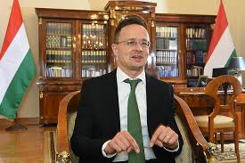 Hungarian politician, member of the national assembly of hungary since 2002. Szijjarto Peter Tobb Kinai Vakcina Erkezik A Vartnal Mfor Hu