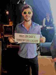 É casado com a atriz mariana vaz, com quem tem um filho, benjamin vaz fragoso, nascido no dia 1º de fevereiro de 2011, mesmo dia do aniversário da esposa. Nao E Facil Ser O Menino Uol Esporte