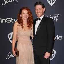 The actor gestures to fans before his taping of jimmy kimmel. Look At The Pictures Of Jensen Ackles And His Wife From The Golden Globes News