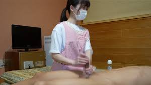 保育士さんが手コキ＆尻コキ責め