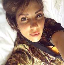 Tutti i santi giorni è un film del 2012 diretto da paolo virzì, ispirato al romanzo la generazione di simone lenzi (del quale è però una rivisitazione molto libera) e la colonna sonora del film è curata dalla cantautrice siciliana thony (nome d'arte di federica victoria caiozzo), che nel film veste i. Chi E Thony