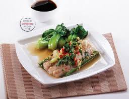 Sebagai menu masakan ikan yang sehat, bisa coba buat ikan kukus. Resep Tim Ikan Kakap Bumbu Thai