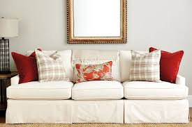 Guide To Choosing Throw Pillows How To Decorate Pillow Room Living Room Pillows Christmas Sofa