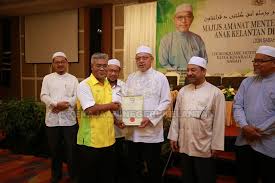 Kelantan'dan menteri besar malezya'nın kelantan eyaletinde hükümet başkanıdır. Rakyat Unit Komunikasi Menteri Besar Kelantan Ukmb 20170513 Majlis Amanat Menteri Besar Bersama Anak Kelantan Di Perantauan Zon Sabah Egaleri Kerajaan Negeri Kelantan