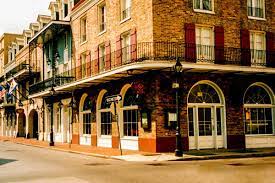 Friday will be mostly sunny to partly cloudy, hot and humid with a chance of mainly afternoon showers and thunderstorms. So Schmeckt New Orleans Reisetipps Und Kulinarisches