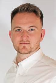 Leah Ringer's Instagram, Twitter & Facebook