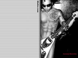 lenny kravitz is nude behind his guitar « MyConfinedSpace