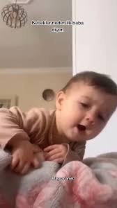 Bebeklerin İlk Kelimesi: Neden Baba?