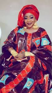 Unterschiedlicher könnten die typen dieses jahr nicht sein: Bazin Modele 2 African Clothing African Fashion Dresses African Attire
