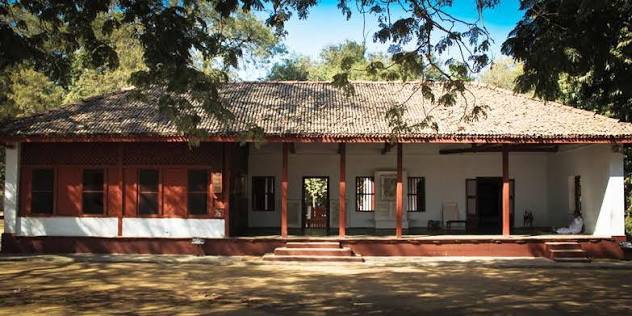 ThisDay in 1930 Pujya Bapu along with other Satyagrahis led a peaceful march from Sabarmati Ashram to Dandi to protest against colonial monopoly, oppression and injustice. The Salt Satyagrah touched a chord